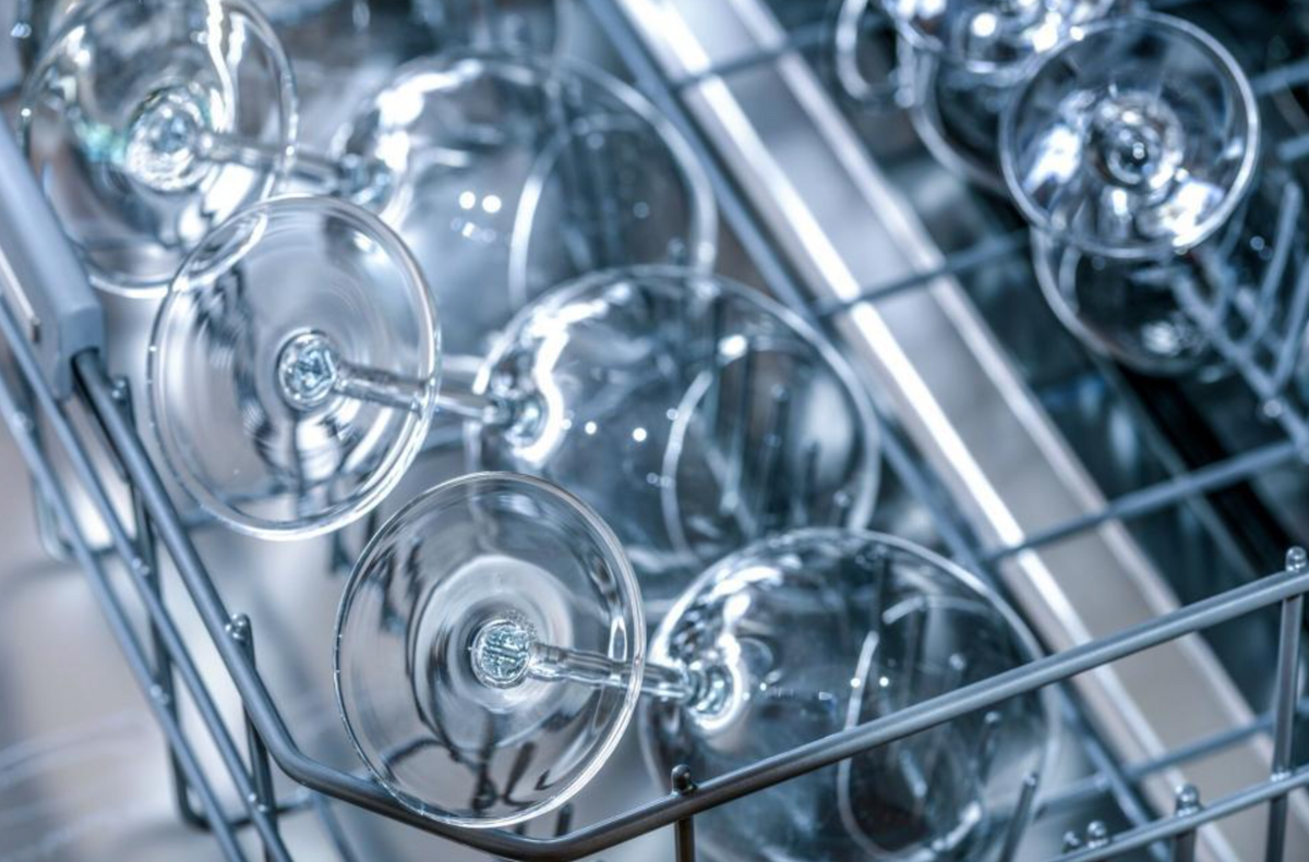 How To Clean Glass In The Dishwasher And Stay Spot-Free